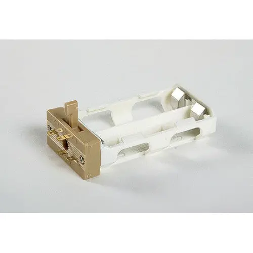 70151 Aa Battery Enclosure Featuring Toggle Switch 1